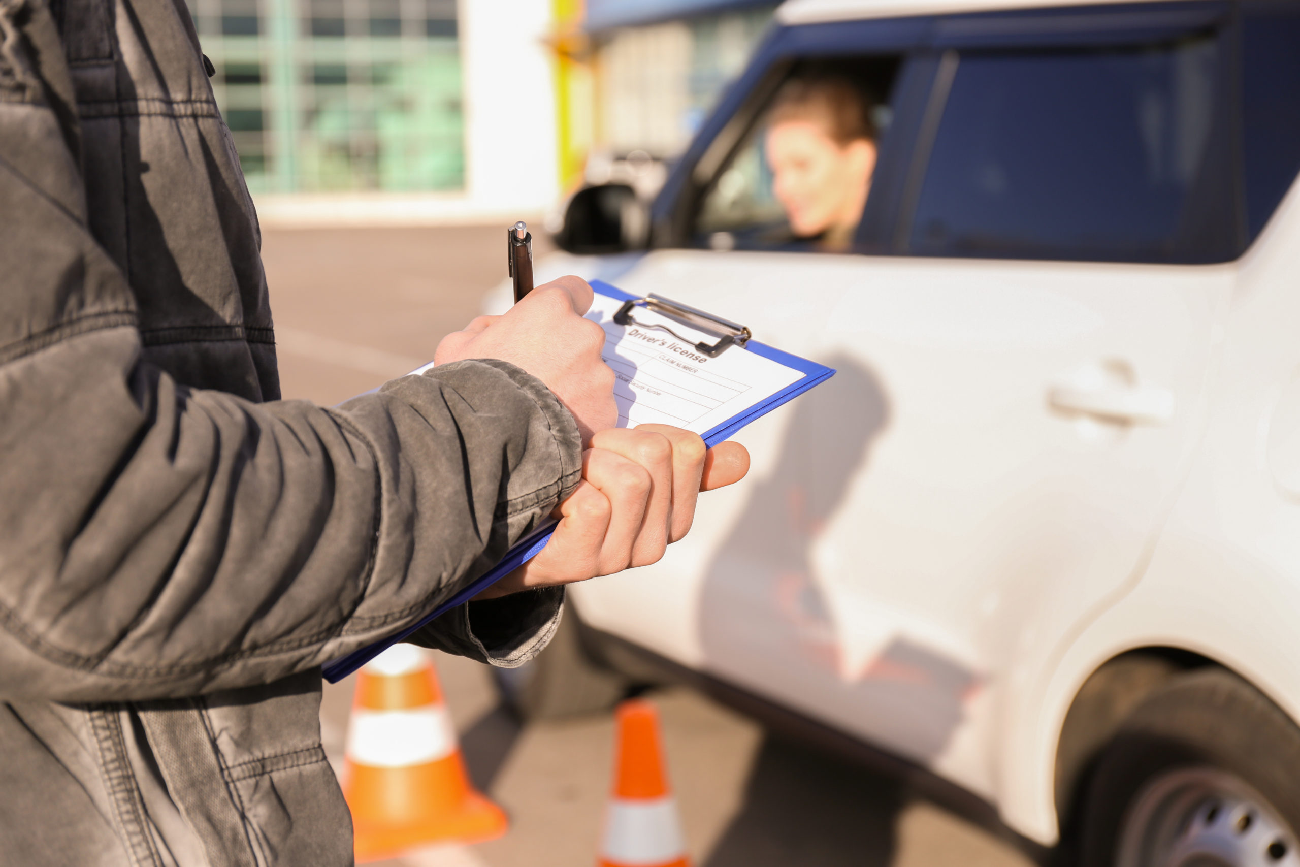 En contrat d’apprentissage ? Une aide pour payer le permis de conduire