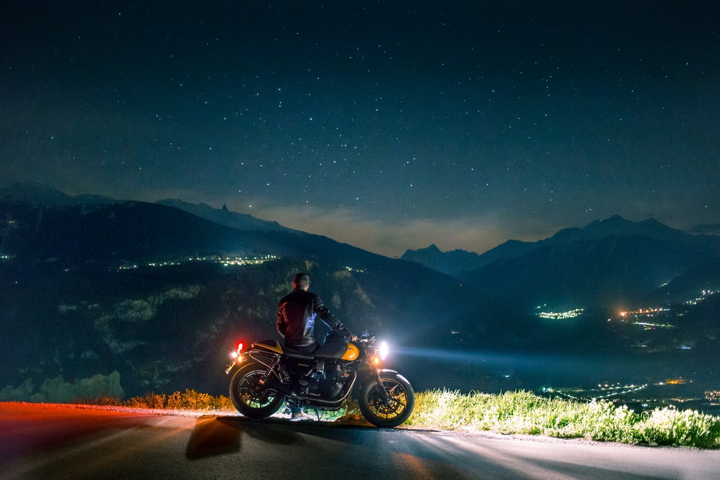 Motos, deux-roues : l’équipement nécessaire pour prendre la route