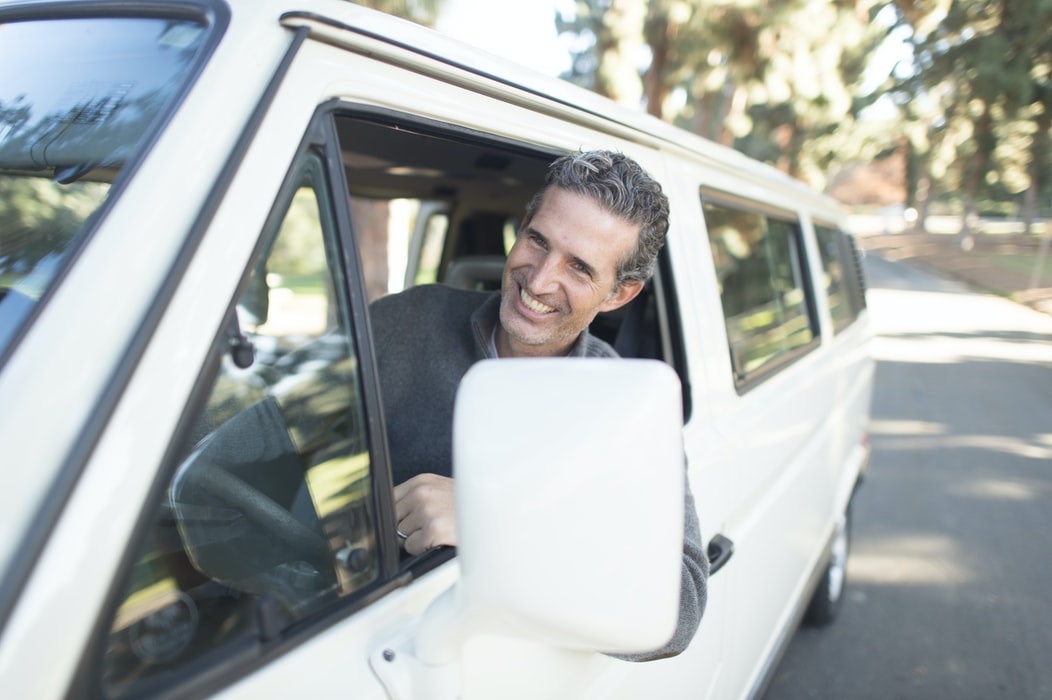 Gentillesse au volant : la nouvelle formule de politesse à adopter