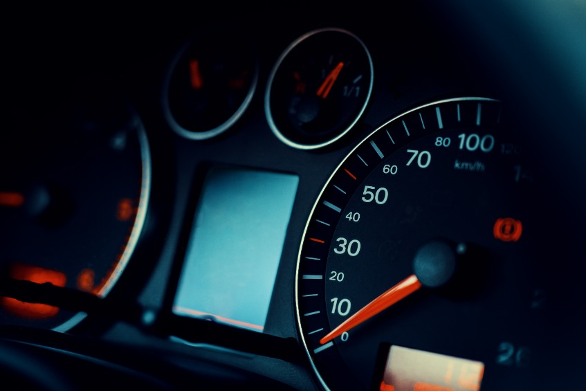 Quelles sont les limitations de vitesse pour les voitures sans permis ?